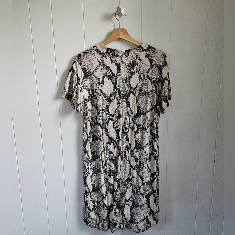 ☆ H&M Python Shirt Dress - Picture 3 of 9
